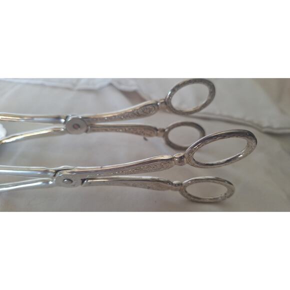 Vintage Silverplate Pastry Tongs 8.5" Ornate Floral Scroll Design - Picture 3 of 8